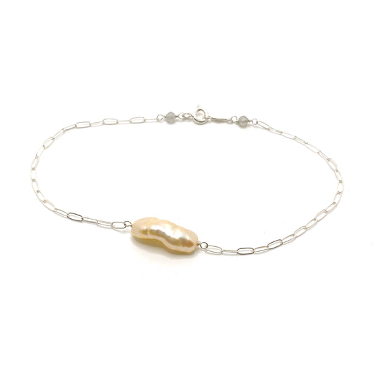 Lisa Pearl Bracelet