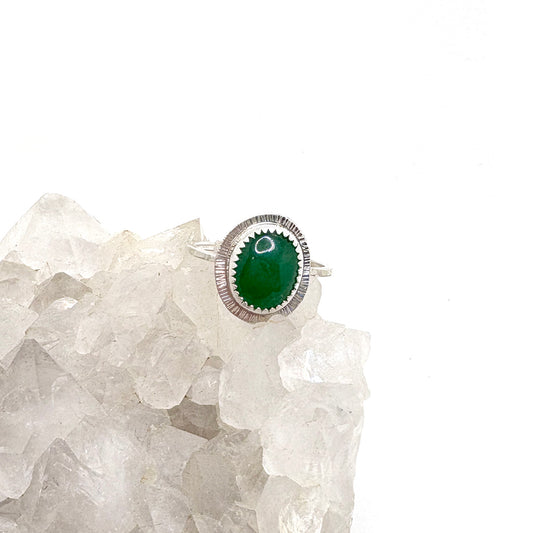 Green quartzite with serrated bezel and radiant halo size 8.5